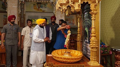 Arvind Kejriwal and Bhagwant Mann at the Shahibaug BAPS Swaminarayan Temple.
