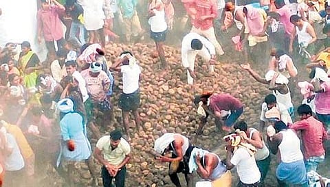 Kairuppala villagers hurl dung cakes at each other on Sunday | express