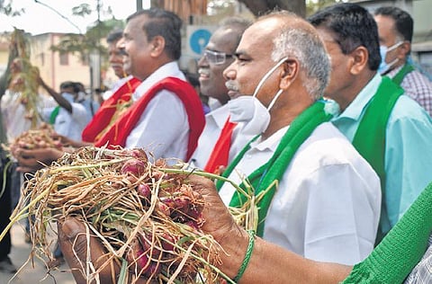 Farmers protesting in front of the collectorate in Coimbatore. (Photo| S Senbagapandiyan, EPS)