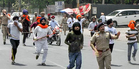 A clash broke out between followers of Shiv Sena and pro-Khalistani Sikh organisations, near Kali Mata Mandir in Patiala. (Photo| PTI)