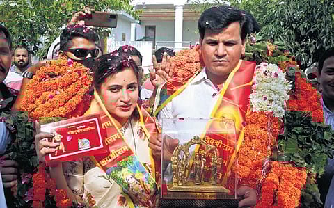Amravati MP Navneet Rana with her husband MLA Ravi Rana at her official residence in Delhi on Monday. (Photo | Shekhar Yadav)