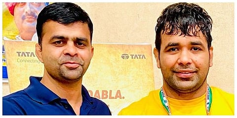 Satender Malik (R) with his coach. (Photo | Instagram/ wrestlersatender)