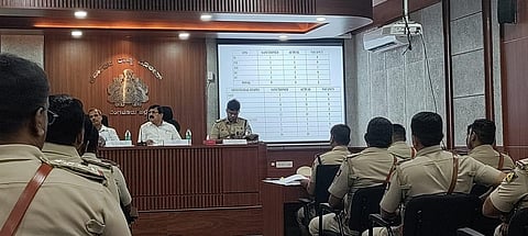Home Minister addresses Bengaluru district police at a review meeting. (Photo |EPS)