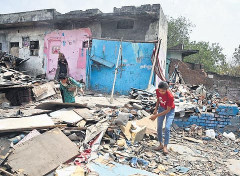 Slum dwellers near Lotus Temple Road in Kalkaji are now either staying in nearby slums or living on the premises of a local temple. Those with no savings are forced to make roadside their resting plac