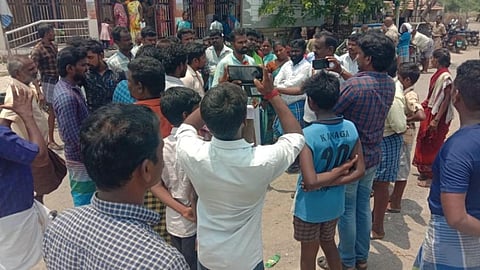 Participant villagers gheraoing the panchayat president at Sitheli village in Perambalur district. ( Photo | EPS)