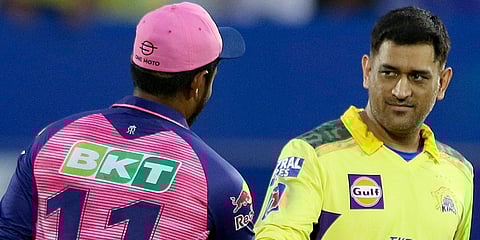 Rajasthan Royals skipper Sanju Samson (L) shakes hands with Chennai Super Kings counterpart MS Dhoni. (Photo| Twitter)