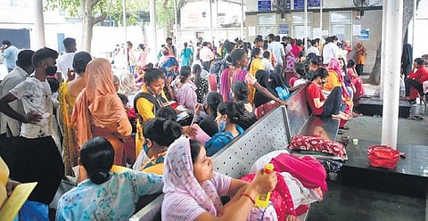 Long queue outside Lady Hardinge Hospital during the strike on Thursday. (Photo | Shekhar Yadav)
