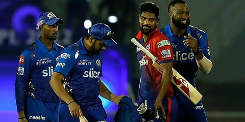 Mumbai Indians players leave the field disappointed after losing to Delhi Capitals in an IPL 2022 match in Brabourne Stadium in Mumbai. (File photo| PTI)