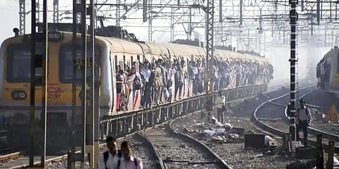 Mumbai Local Train (Photo | PTI)