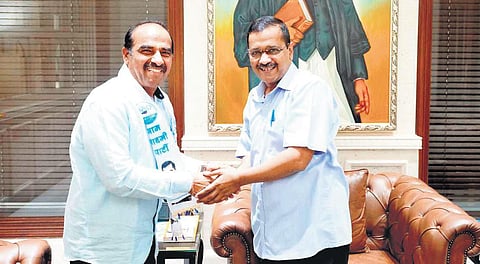 Ex-BJP leader Jagmal Vala meets AAP supremo Arvind Kejriwal. (Photo | EPS)