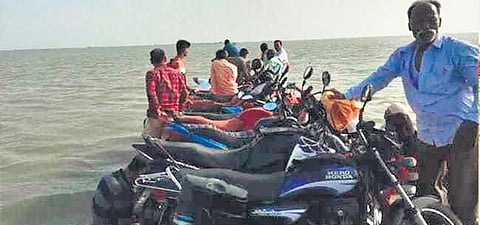 30 ferried to safety after boat gets stuck in Chilika Lake