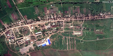 Satellite image provided by Maxar Technologies shows towed artillery in firing position deployed in the north of Lyman, Ukraine, Thursday May 26, 2022. (©2022 Maxar Technologies via AP)