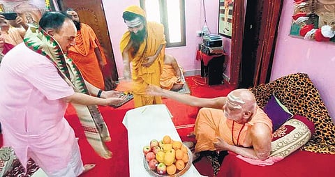BJP leader Subramanian Swamy meets Puri Shankaracharya Nischalananda Saraswati