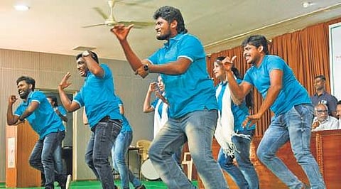 Artistes create awareness on ill-effects of alcohol during Kala Jathas organised by Madyapana Vimochana Prachara Committee. (Photo | EPS)