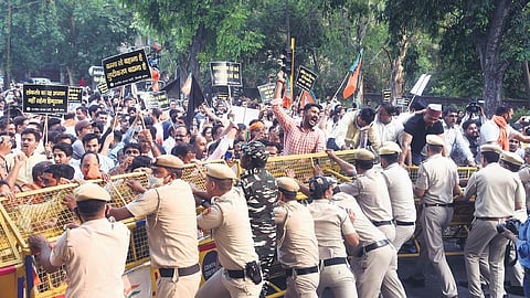 BJP workers protest near AAP office against the arrest of BJP leader Tajinder Pal Singh Bagga by Punjab Police | Parveen Negi
