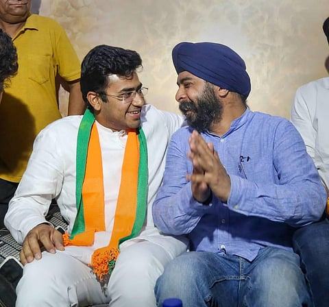 BJP MP Tejasvi Surya meets BJP leader Tajinder Bagga at his residence at Janakpuri in New Delhi, Saturday, May 7, 2022. (Photo | PTI)