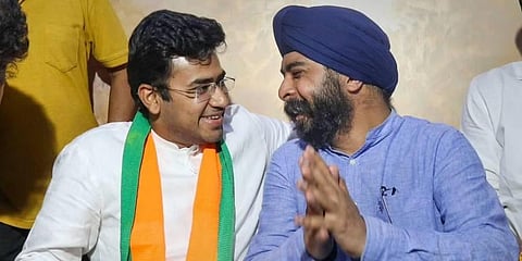 BJP MP Tejasvi Surya meets BJP leader Tajinder Bagga at his residence at Janakpuri in New Delhi. (Photo | PTI)