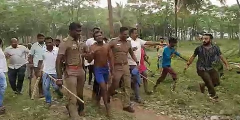 More than 100 people from the locality prevented the gang from damaging their belongings and they surrounded them on farmland adjacent to the residential area.