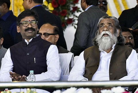 Jharkhand Chief Minister Hemant Soren with his father Shibu Soren. (File | PTI)