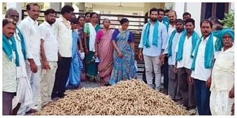 Farmers dump turmeric in front of BJP MP’s residence