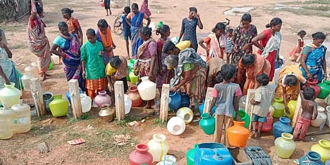 Women line up for collecting water in Panruti. (Photo| EPS)