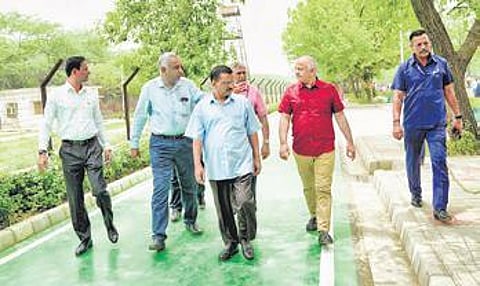 Roads of European standard: Delhi CM reviews pilot project
