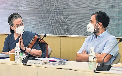 Sonia Gandhi(L) and Rahul Gandhi.(R).(File Photo | PTI)