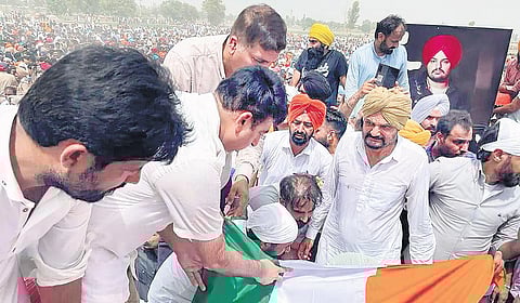 Kin of Sidhu Moosewala with his father Balkaur Singh at his funeral on Tuesday. (Photo | PTI)