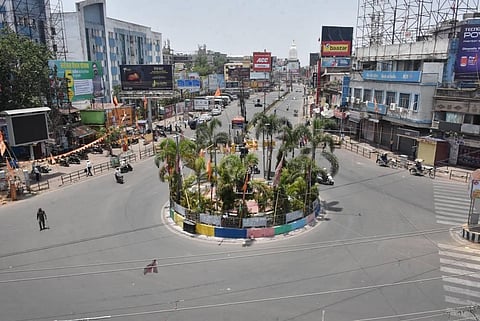 City streets wear a deserted look, a day after clashes during protest against now-suspended BJP leaders remark on Prophet Muhammad, in Ranchi. (Photo | PTI)