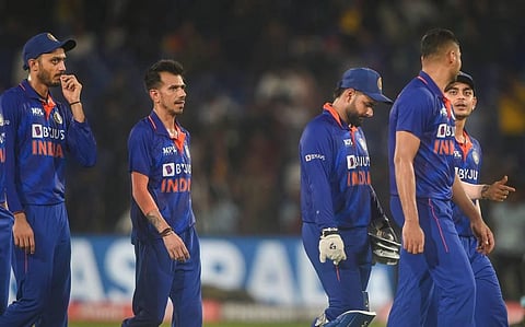 Indian cricketers walk towards the pavilion after the end of the second T20 cricket match between India and South Africa. (Photo | PTI)