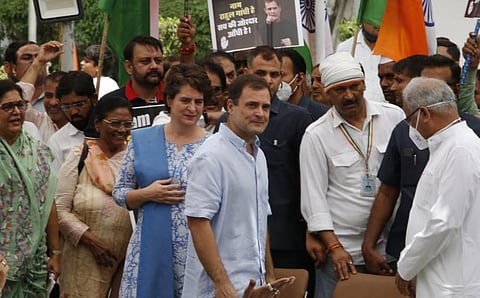 Congress leaders Rahul Gandhi and Priyanka Gandhi sit on dharna at AICC office premises, before leave to ED office for questioning in the National Herald case, in New Delhi. ( Photo| ENS, Shekhar)