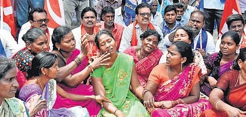 Bereaved family members of the MCT workers staged a protest demanding ex gratia of `50 lakh, at the civic body office in Tirupati. (Photo| Madhav K, EPS)