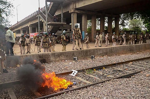 A 1,000-strong mob protesting against the 'Agnipath' scheme vandalized property at the Gwalior railway station in Madhya Pradesh state forcing the police to resort to lathi-charge. (Photo | PTI)