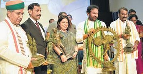 Union Minister G Kishan Reddy and others at the event in Delhi on Wednesday; (left) an idol that was retrieved | Shekhar Yadav