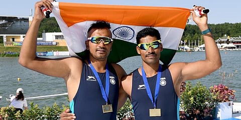 Indian para rowers Kuldeep Singh (L) and Narayana K. (Photo| Special Arrangement)