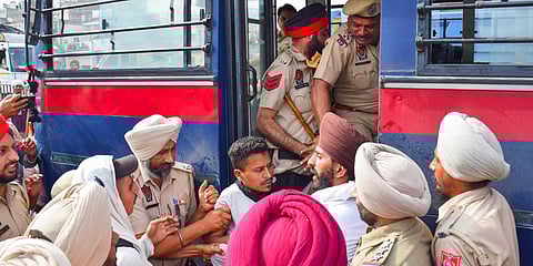 Police detain people protesting against Centre's 'Agnipath' scheme. Image used for representative purpose only. (File photo| PTI)