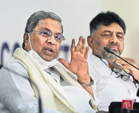CLP leader Siddaramaiah and KPCC chief DK Shivakumar address the media . (Photo shriram bn, EPS)