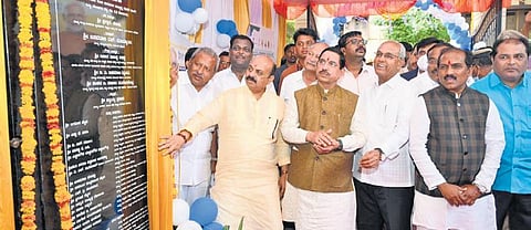 CM Basavaraj Bommai inaugurates Smart City works in Hubballi on Sunday. MP Pralhad Joshi looks on. (File Photo)