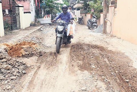 Residents of Kamatchi Nagar in Mugalivakkam face commute problems due to slow progress of Metro Water work | Martin Louis