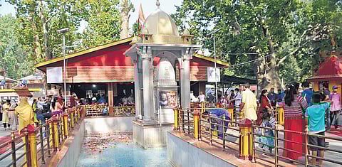 Devotees visit Kheer Bhawani temple for annual fair on Wednesday | Zahoor Punjabi