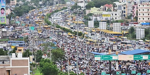 The jam-packed NH 16 at Kaza in Guntur district on Saturday. IPhoto | Express)