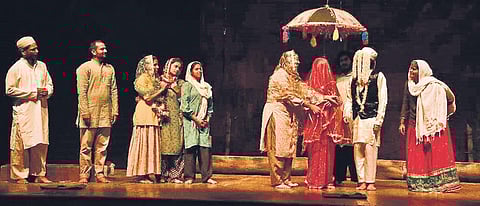 A still from Jathegiruvanu Chandira