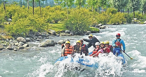 Women’s travel group river rafting in Manali