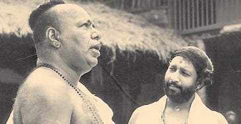 Thilakan, Nedumudi Venu in the film version of Perumthacchan.
