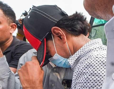 AltNews co-founder Muhammad Zubair being taken to the Patiala House Courts, following his arrest by special cell of Delhi Police. (Photo | PTI)