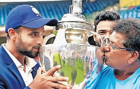 Chandrakant Pandit (R) with MP captain Aditya Shrivastava | PTI