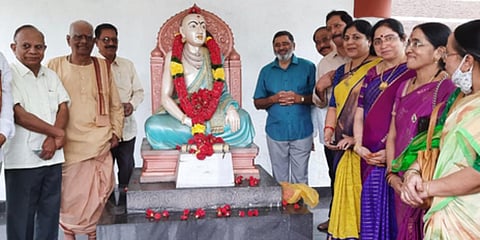 Tributes being paid to the statue of Adikavi Nannaya in Rajahmundry. (Photo| EPS)