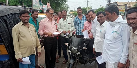 Manair Parirakshana Samithi members create awareness about the dangers of sand mining.