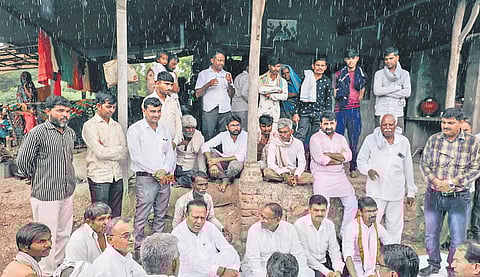 Congress leader Jignesh Mevani meets kin of the deceased in Botad on Tuesday. (Photo | PTI)