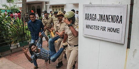 Police personnel detain ABVP activists as they protest at the residence of Karnataka Home Minister Araga Jnanendra. (Photo | PTI)